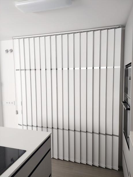 6_lamas instalada verticales decorativas en rivas vaciamadrid