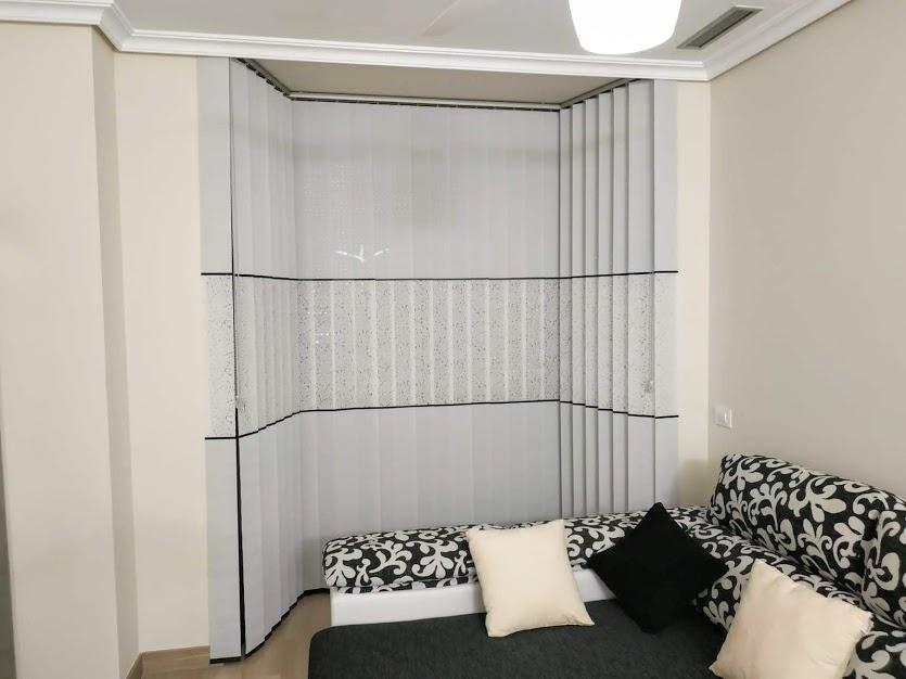 8_lamas instalada verticales decorativas en madrid