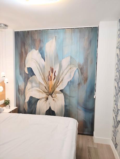 2_lamas instalada verticales impresion digital en madrid